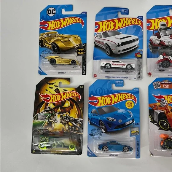 Hot wheels lot of 6 cars and case - Picture 2 of 5